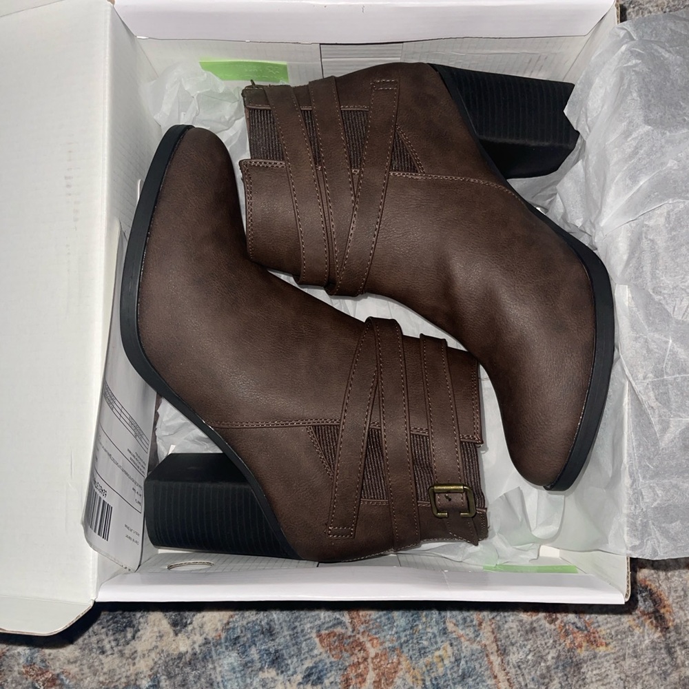Women’s Brown Boots Size 9 NIB